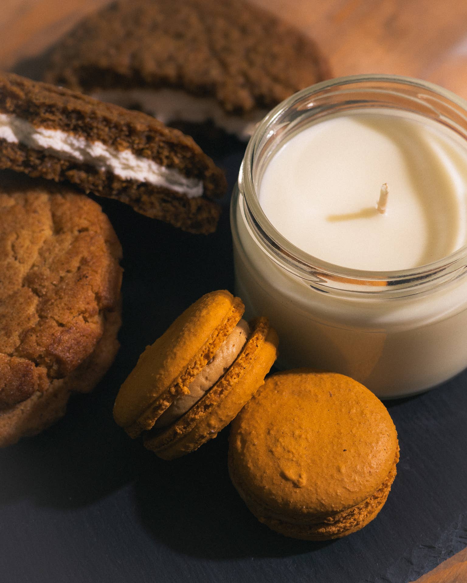 11 oz Amaretto Cookies Candle