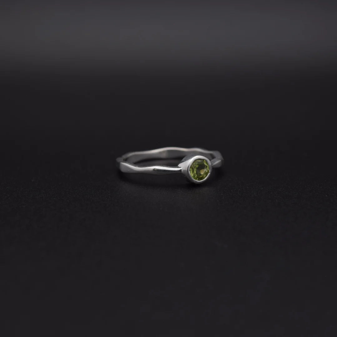 Peridot Wavy Ring | Silvaria Fine Silver Gemstone Ring