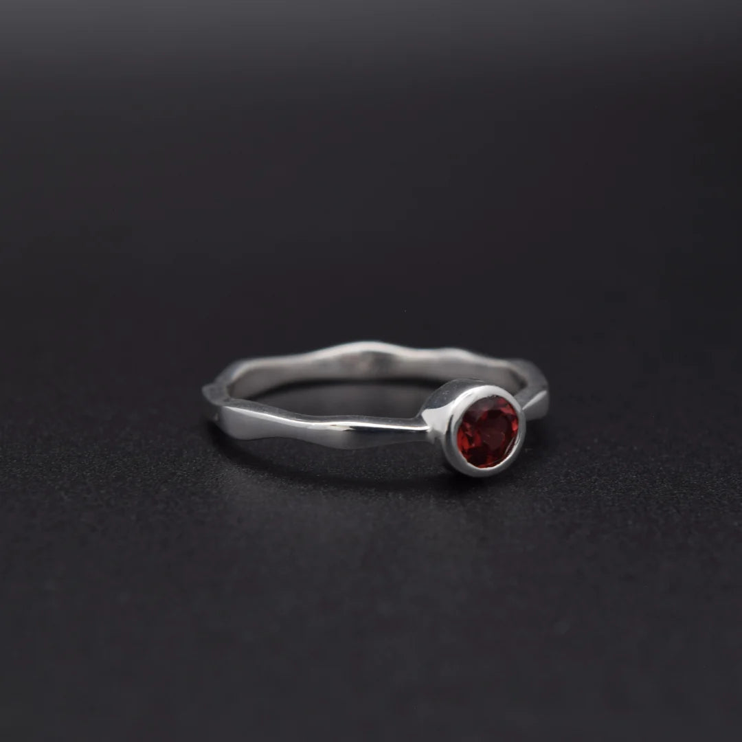 Garnet Wavy Ring | Silvaria Fine Silver Gemstone Ring