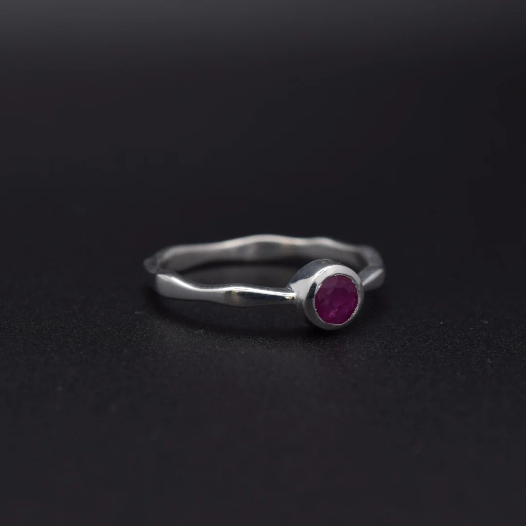 Natural Ruby Wavy Ring | Silvaria Fine Silver Gemstone Ring