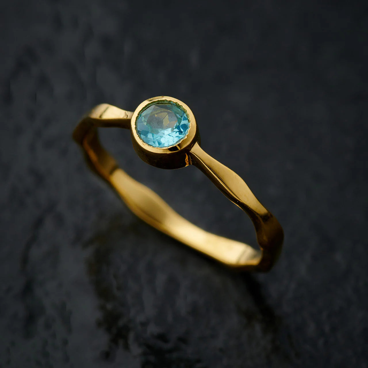 Neon Blue Apatite 18K Vermeil Gold Wavy Ring