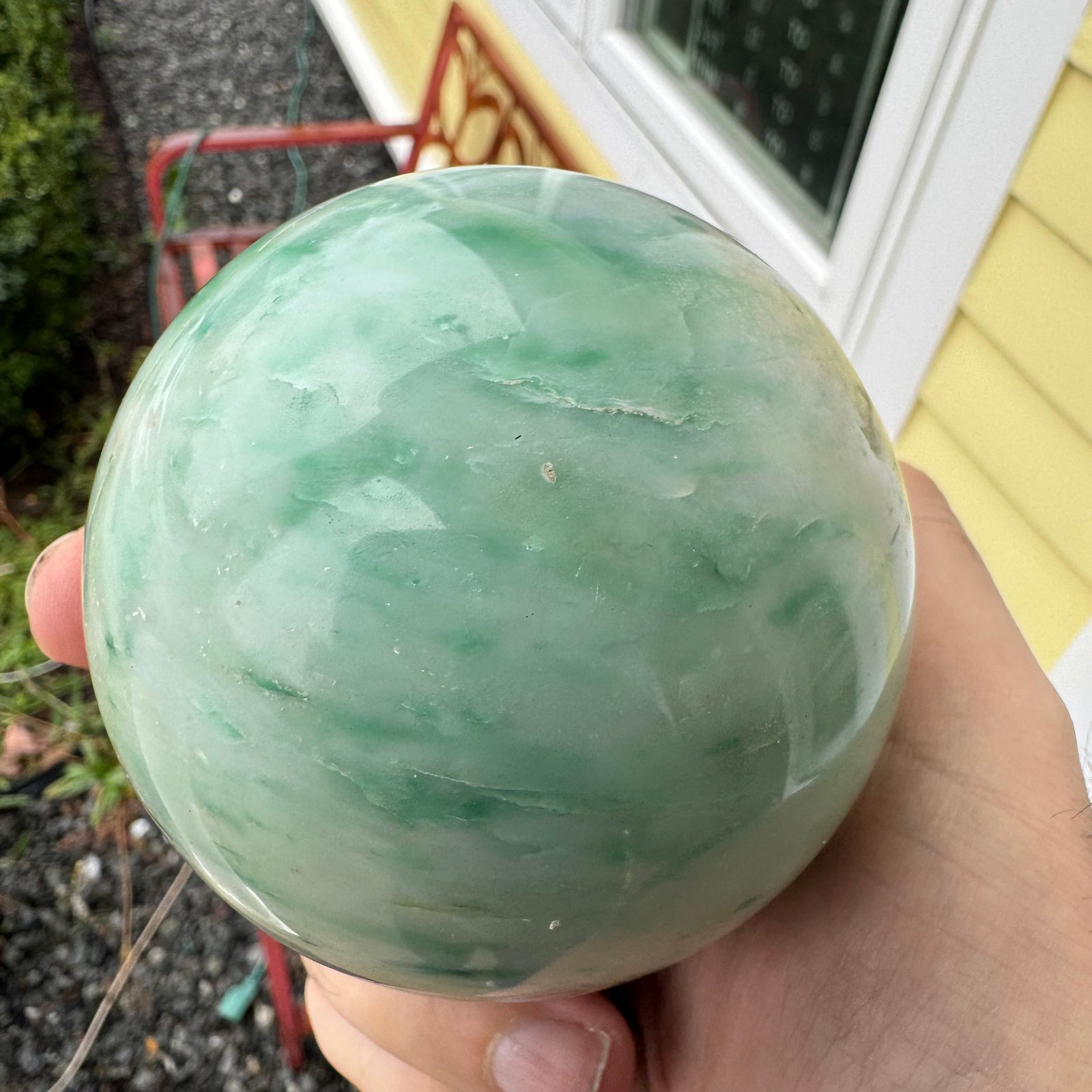 Emerald Matrix Crystal Sphere – 816g Natural Polished Green Stone Ball | Unique Cream Matrix & Emerald Accents