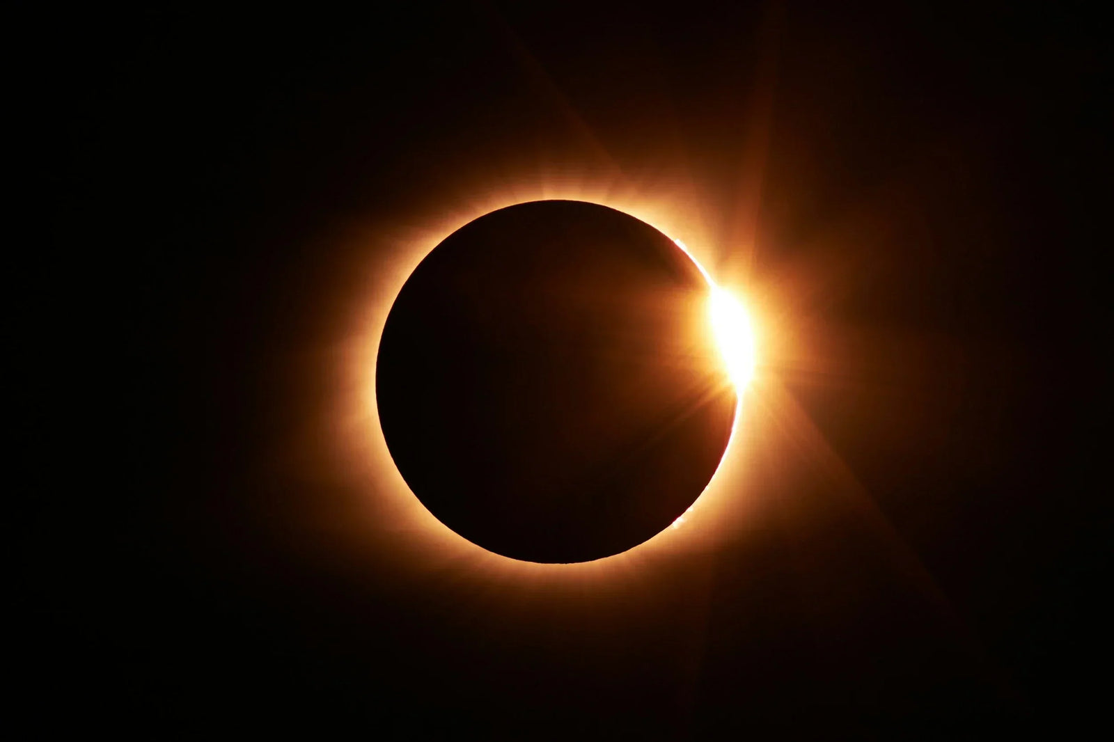 Fire & Shadows: Navigating the 2026 Total Solar Eclipse in Leo