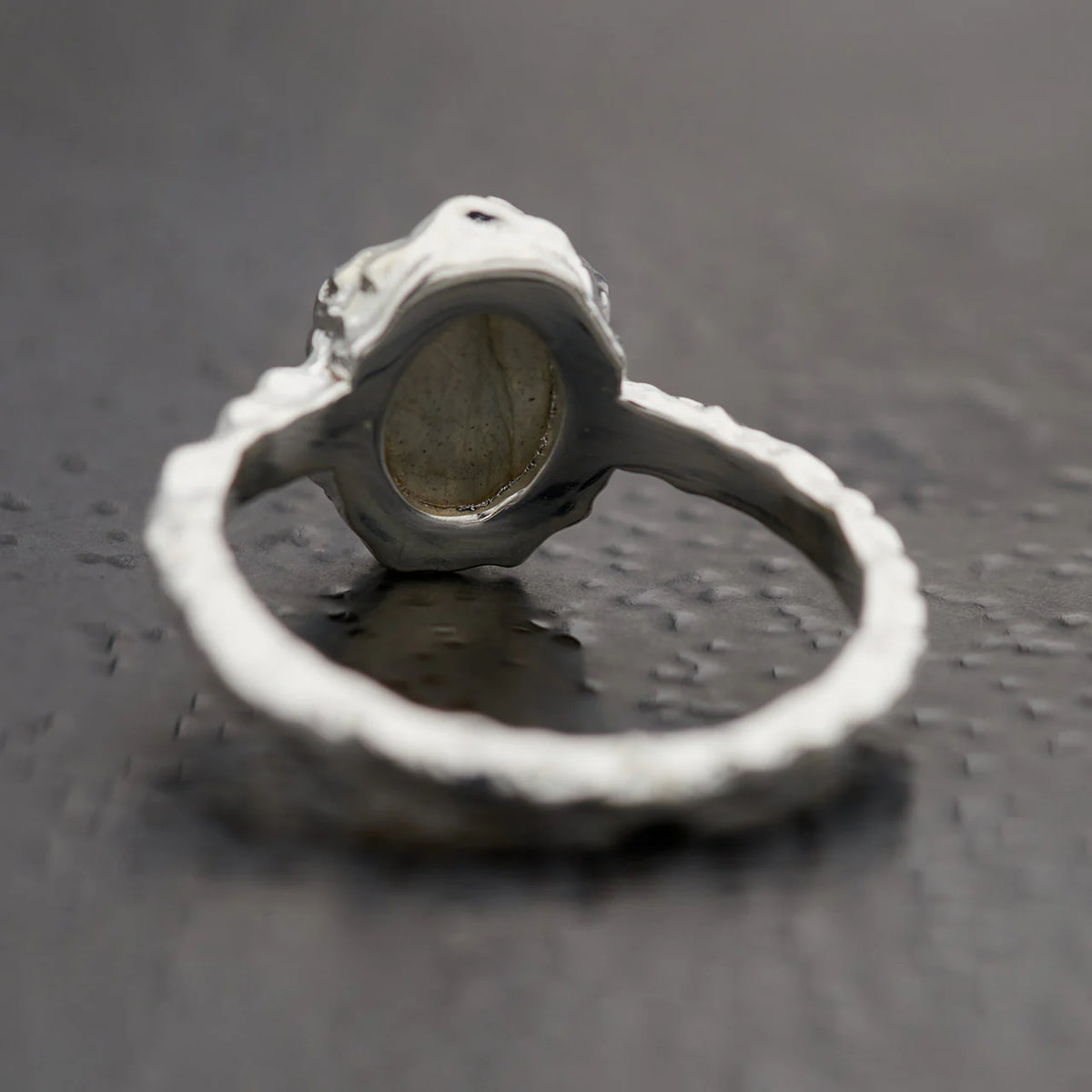 Labradorite Oval Ring | Sterling Silver Hammered Finish
