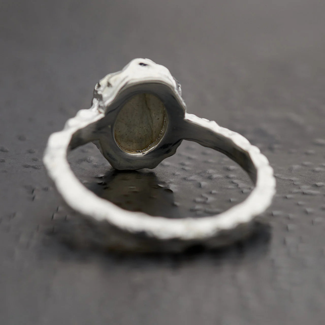 Labradorite Oval Ring | Sterling Silver Hammered Finish
