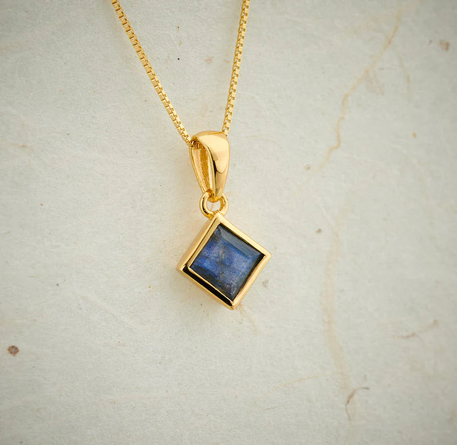 Labradorite Everyday Gold Pendant