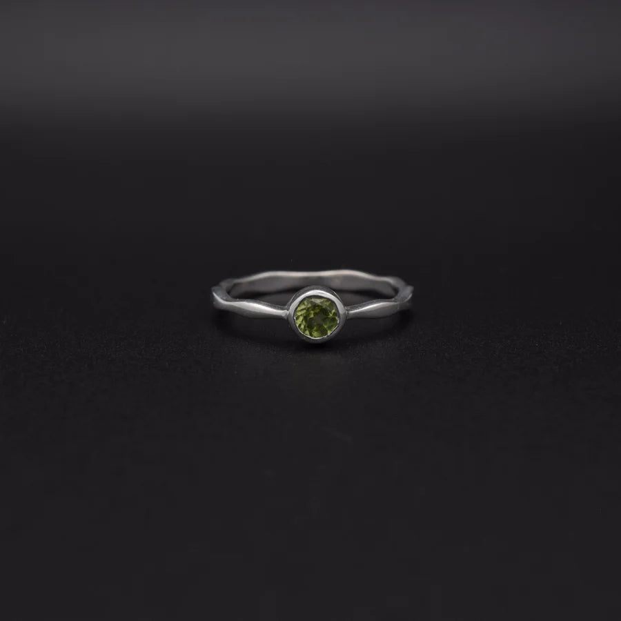 Peridot Wavy Ring | Silvaria Fine Silver Gemstone Ring