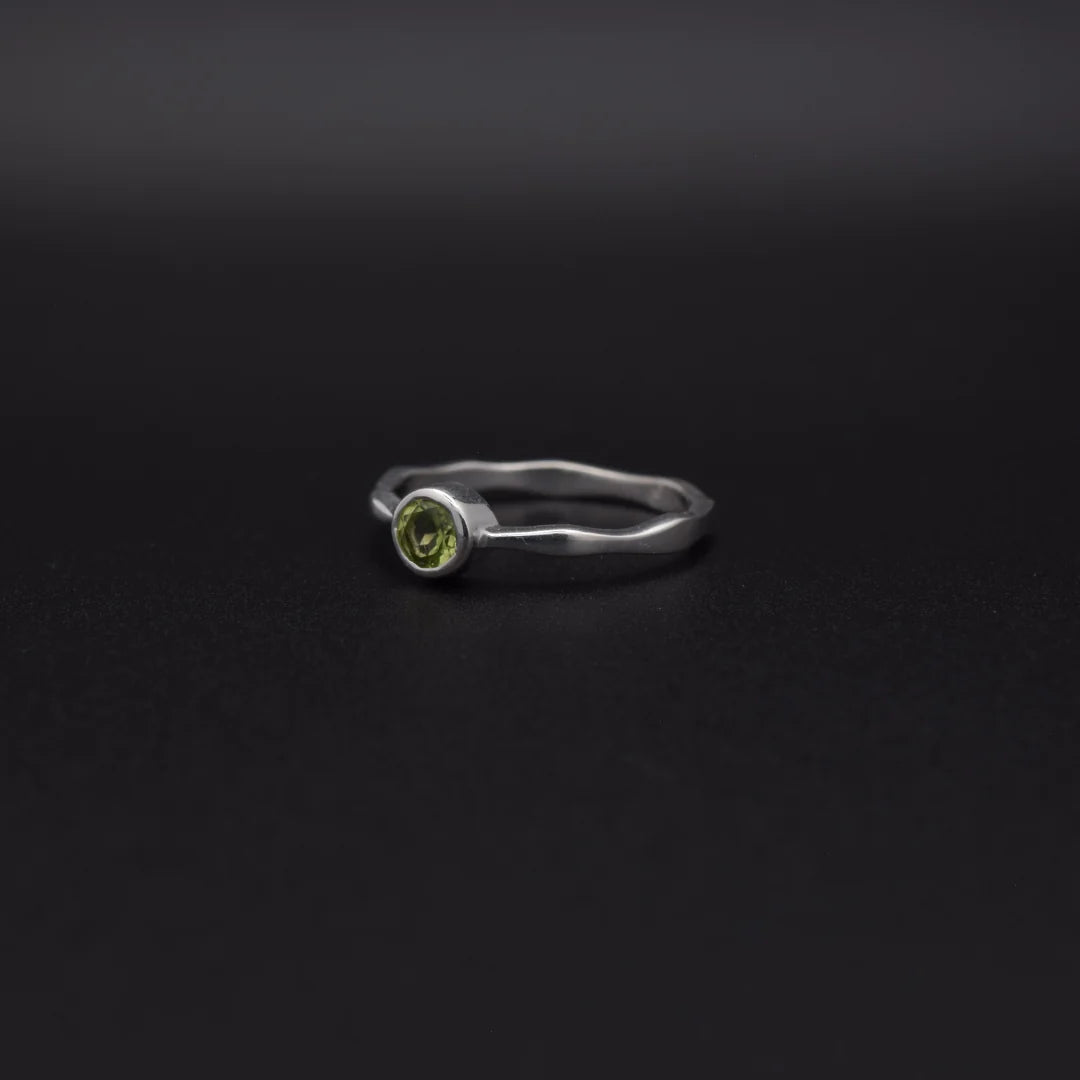 Peridot Wavy Ring | Silvaria Fine Silver Gemstone Ring