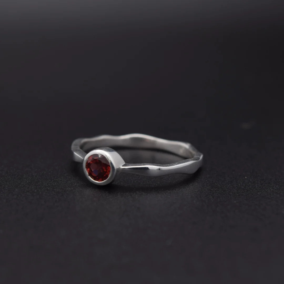 Garnet Wavy Ring | Silvaria Fine Silver Gemstone Ring