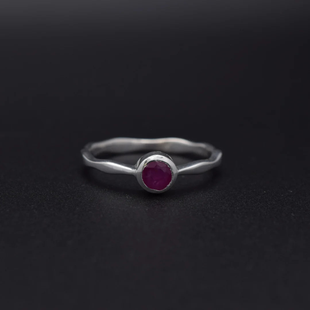 Natural Ruby Wavy Ring | Silvaria Fine Silver Gemstone Ring