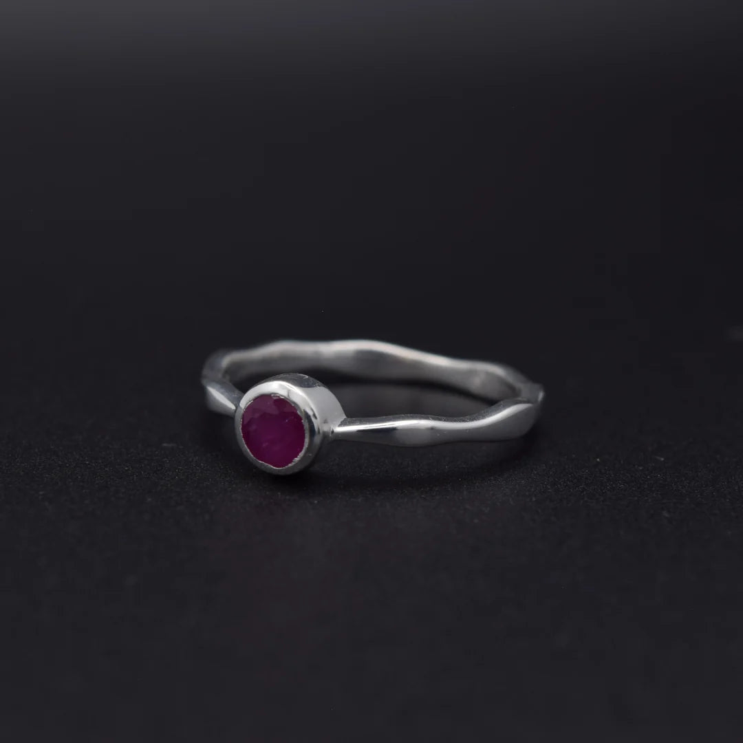 Natural Ruby Wavy Ring | Silvaria Fine Silver Gemstone Ring