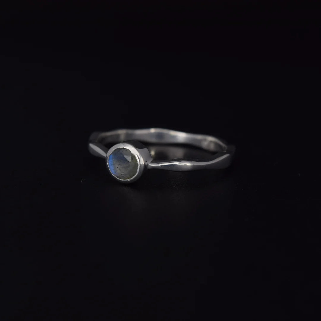 Labradorite Wavy Ring | Silvaria Fine Silver Gemstone Ring