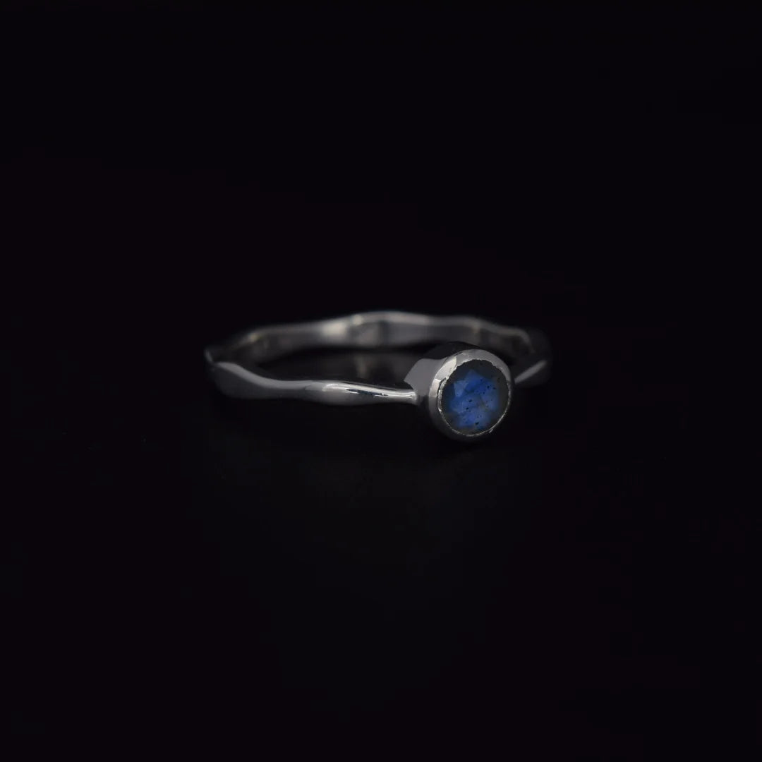 Labradorite Wavy Ring | Silvaria Fine Silver Gemstone Ring