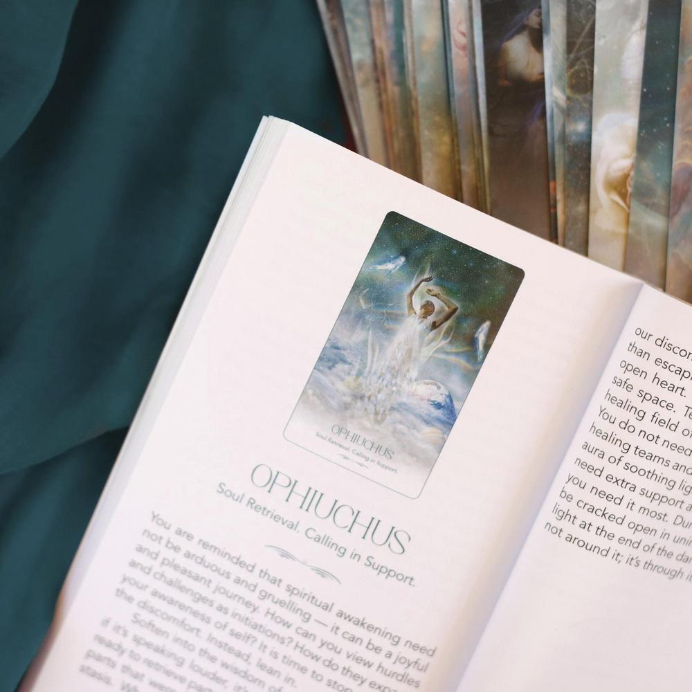 Aurora Rising: An Oracle for Lightworkers, Wayshowers, and Dreamers of the New Dawn