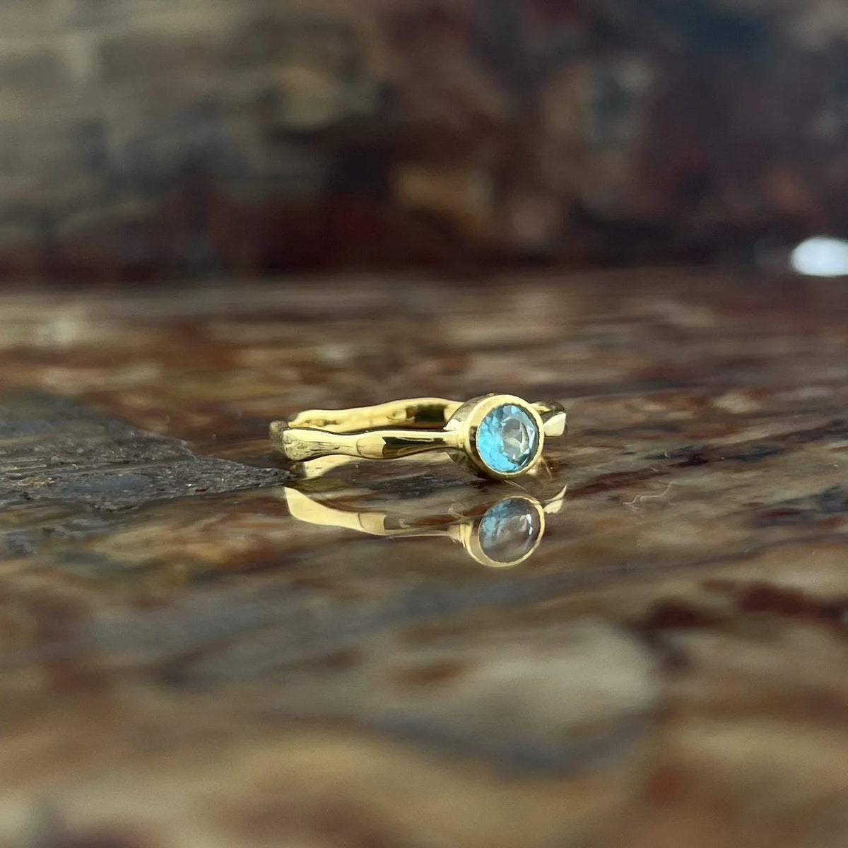 Neon Blue Apatite 18K Vermeil Gold Wavy Ring
