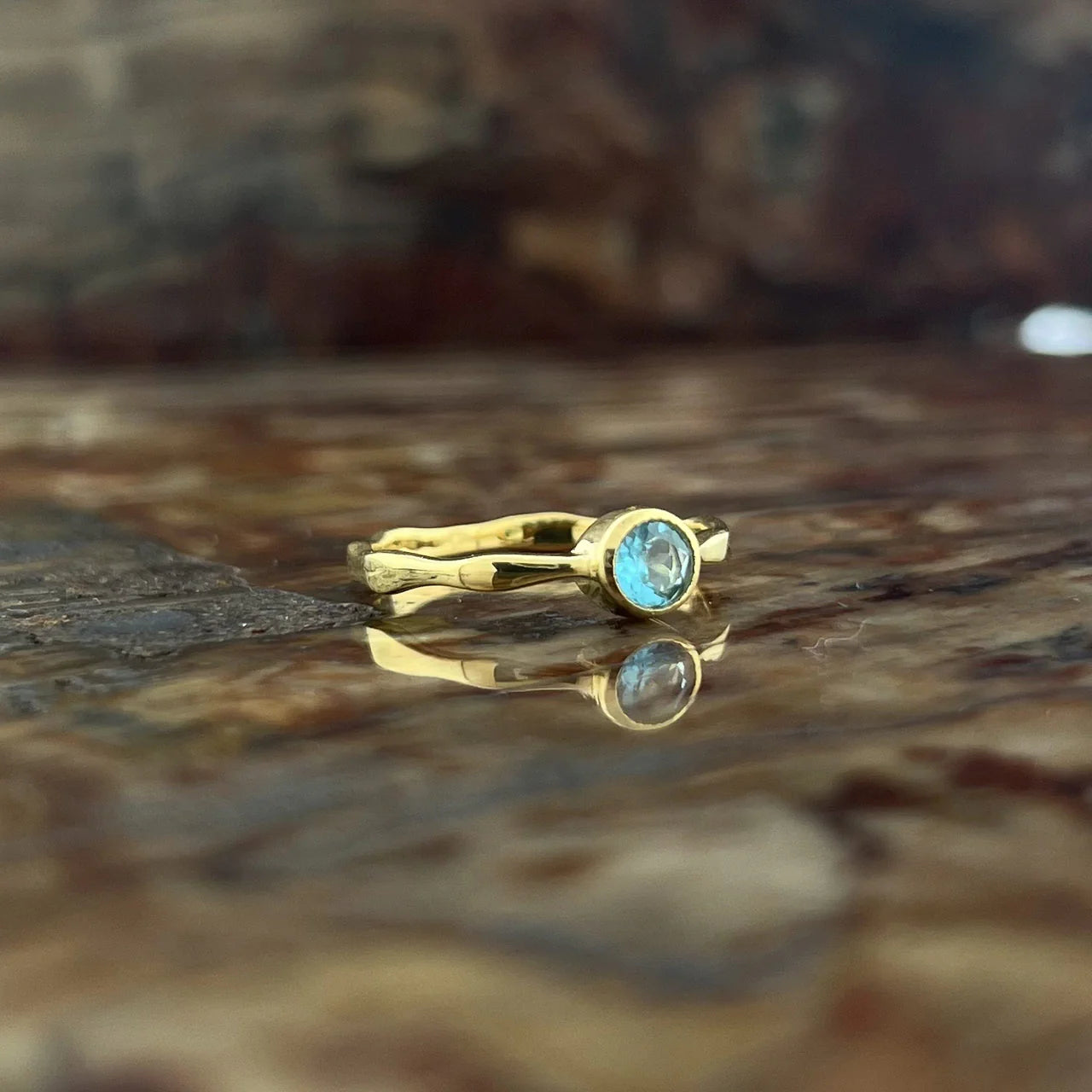 Neon Blue Apatite 18K Vermeil Gold Wavy Ring