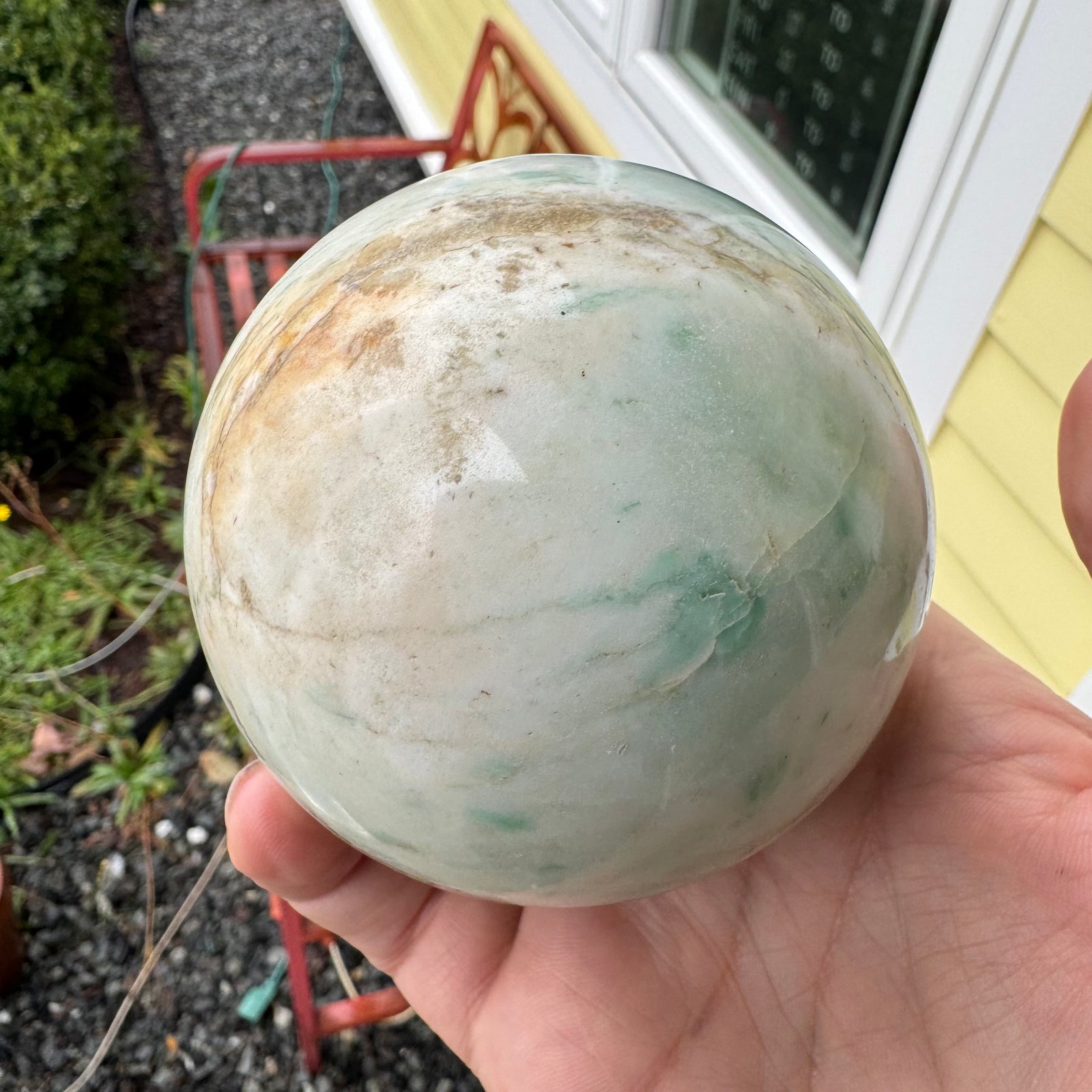 Emerald Matrix Crystal Sphere – 816g Natural Polished Green Stone Ball | Unique Cream Matrix & Emerald Accents