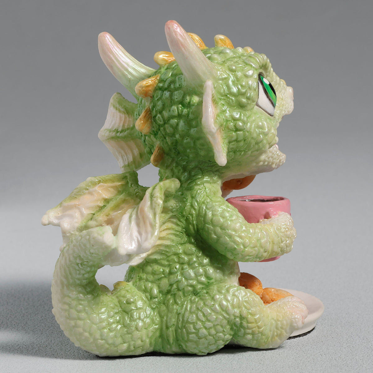 Dessert Hour Baby Dragon Statue – Cookie Coffee Dragon Figurine
