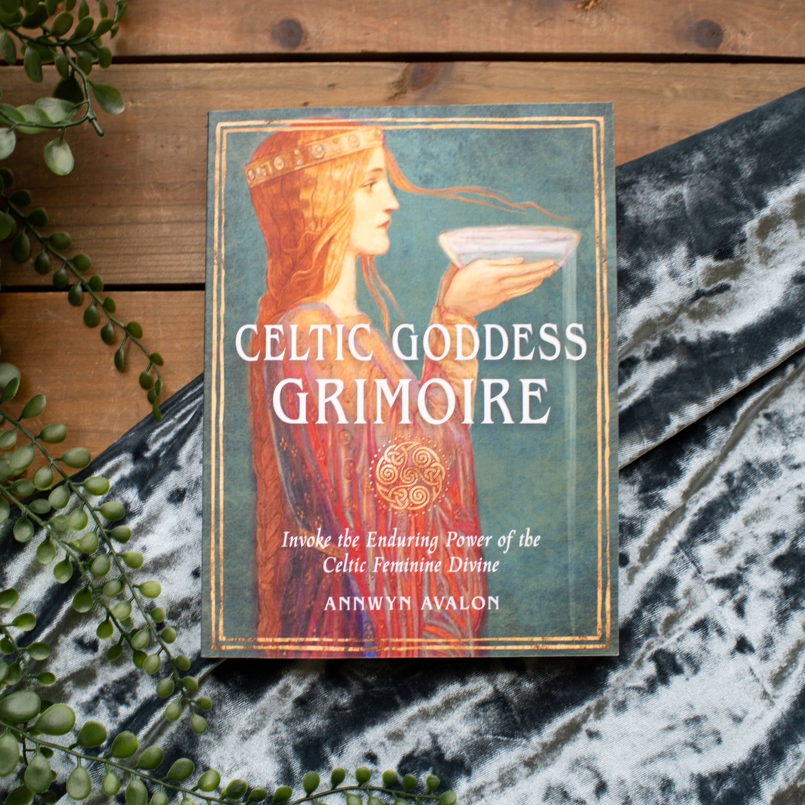 Celtic Goddess Grimoire: Invoke the Enduring Power of the Celtic Feminine Divine