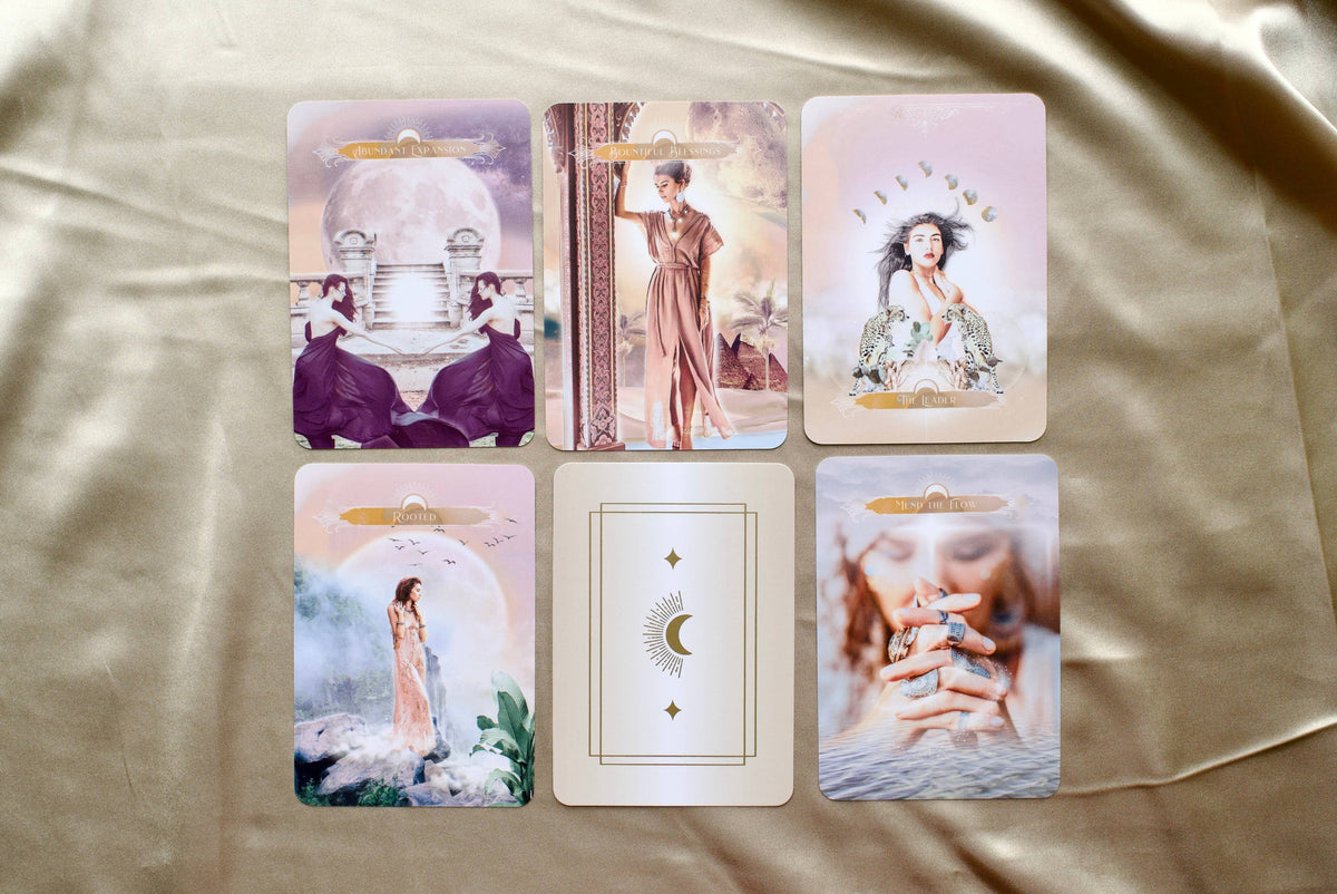 The Wealthy Woman Oracle Deck: 44 Cards and 96 Page Book