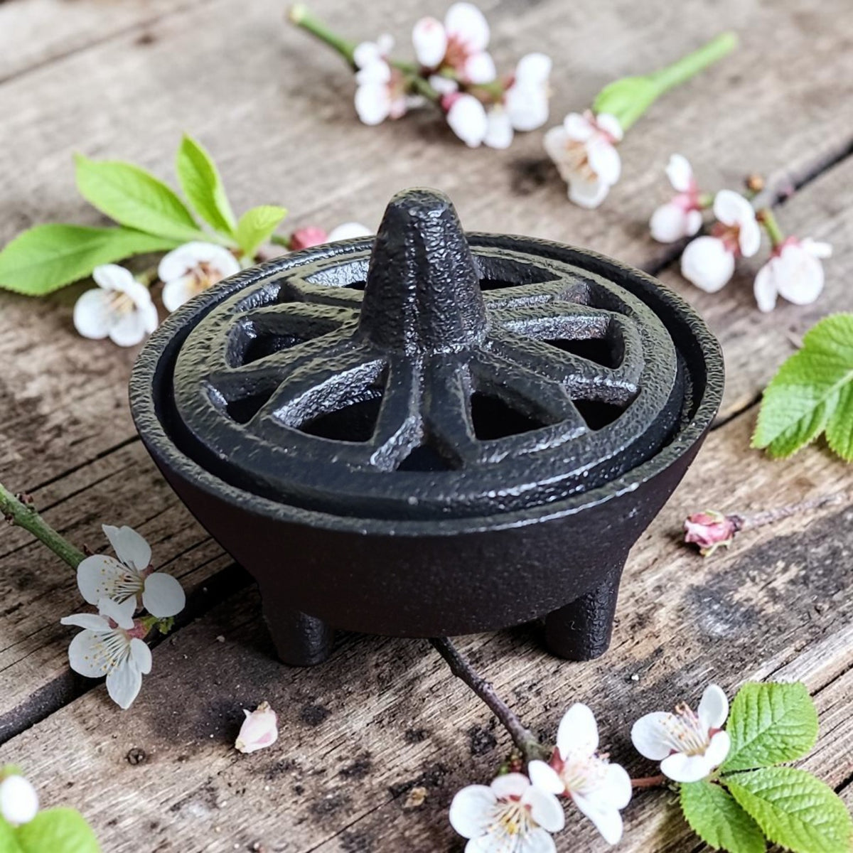 Cast Iron Burner with Jali Design Lid – 1.5" H x 3.25" D – Resin & Herb Incense Burner