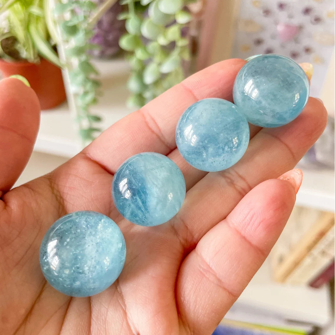 Natural Aquamarine Mini Sphere – Calm Communication & Emotional Clarity