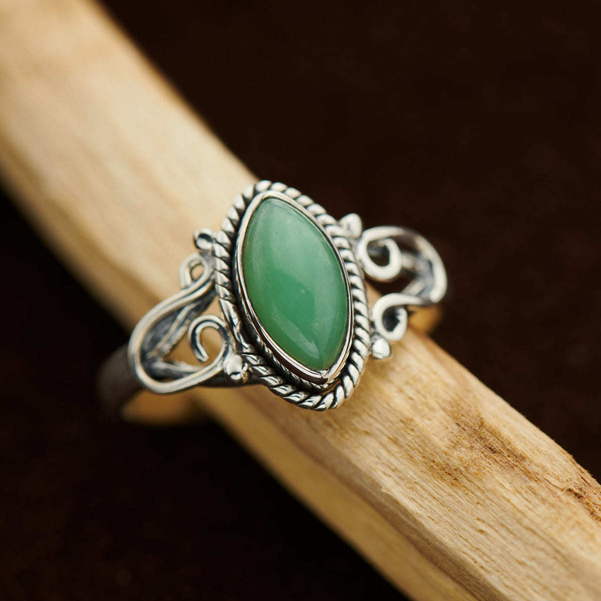 Chrysoprase promotes joy and happiness and brings through the vibration of Divine Truth. They help to promote feelings of love and of forgiveness. At the same time it also helps to heal the heart of the energy of depression and anxiety.