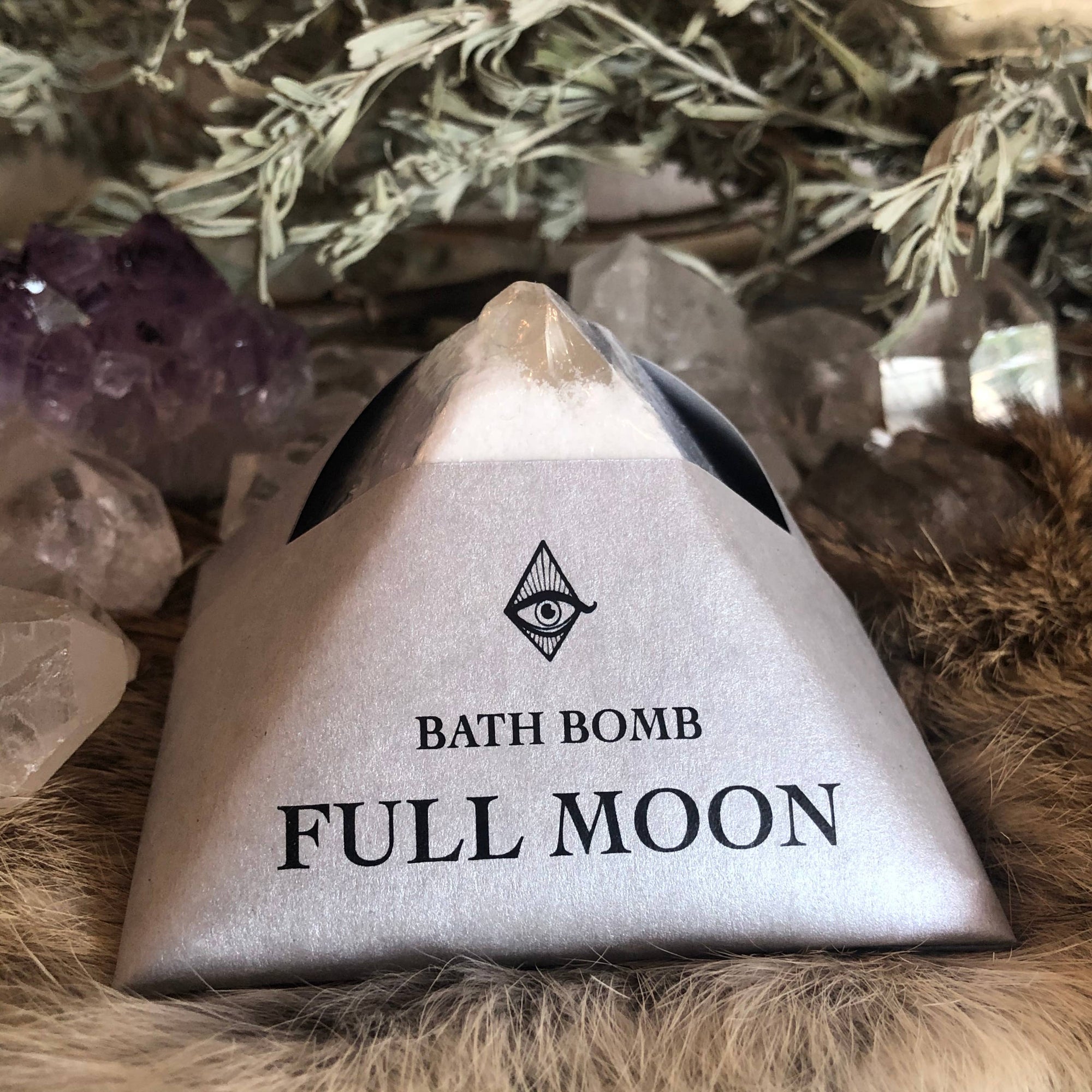 Full Moon Bath-bomb with Charged Crystal