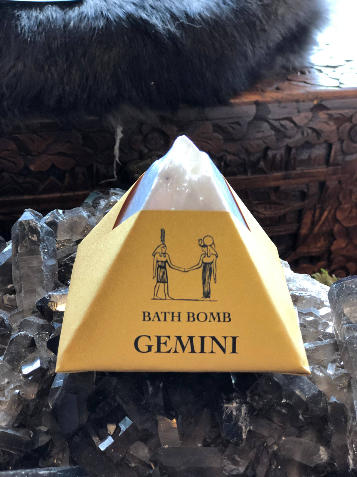 Gemini Bath Bomb with Charged Crystal
