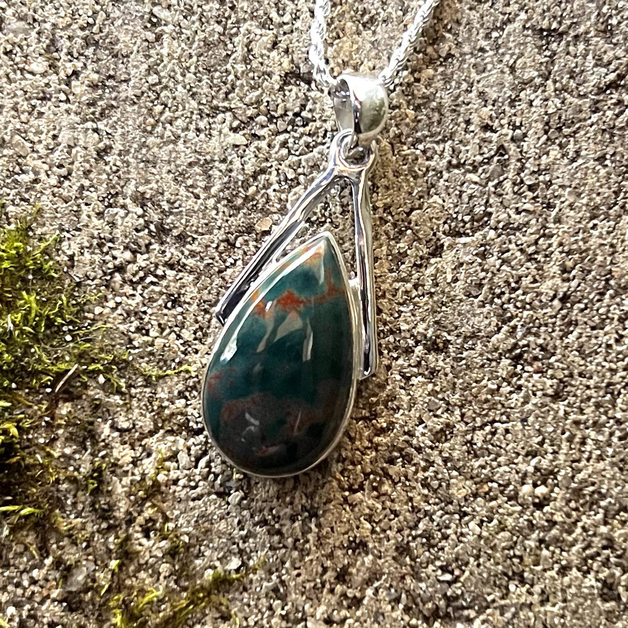 Bloodstone is a powerful healing stone used for thousands of years for its healing properties. It is often used to purify and detoxify the body. Great at grounding negative energy and cleansing the body, Bloodstone brings love into any situation and helps ground the negative energies surrounding that issue.