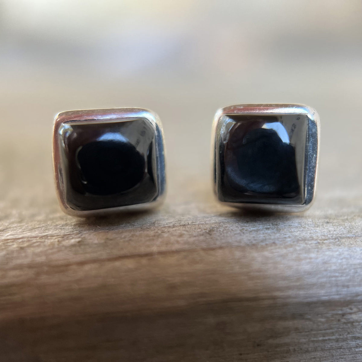 Black Star Diopside has a strong grounding and healing energy. It helps to ground you to the earth, and is a useful stone for anyone who is interested on earth Star healing. It is also a good healing stone, especially useful for spinal problems, as well as aiding issues in the intestines.