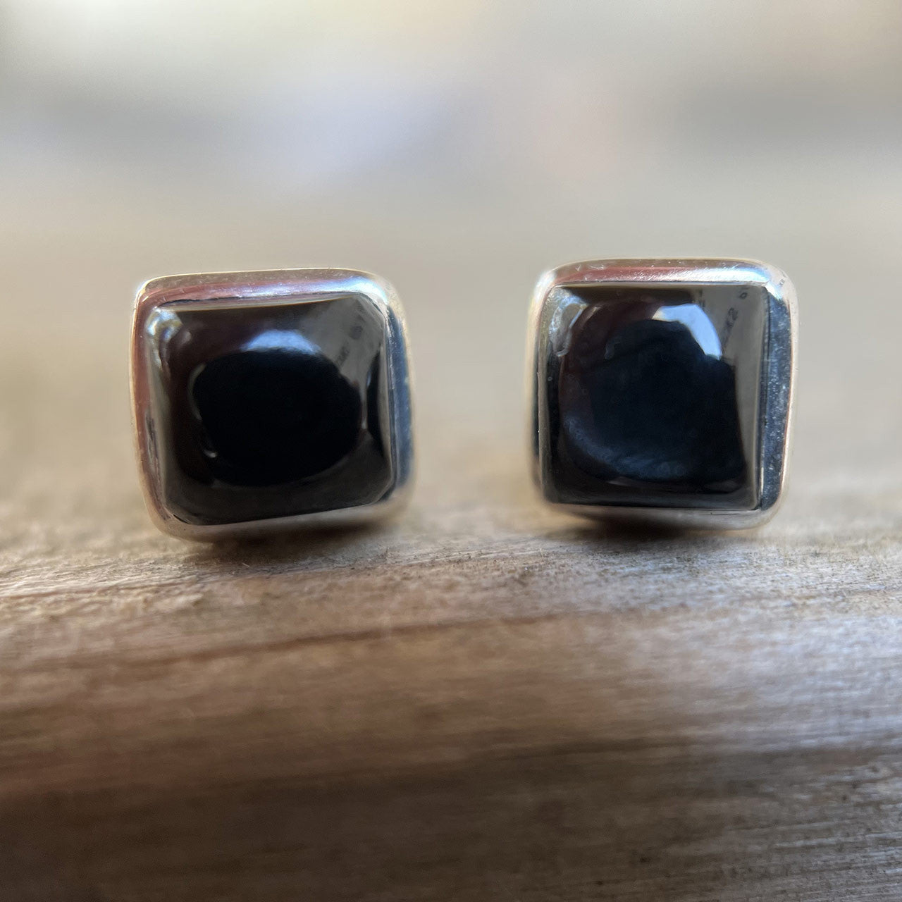 Black Star Diopside has a strong grounding and healing energy. It helps to ground you to the earth, and is a useful stone for anyone who is interested on earth Star healing. It is also a good healing stone, especially useful for spinal problems, as well as aiding issues in the intestines.