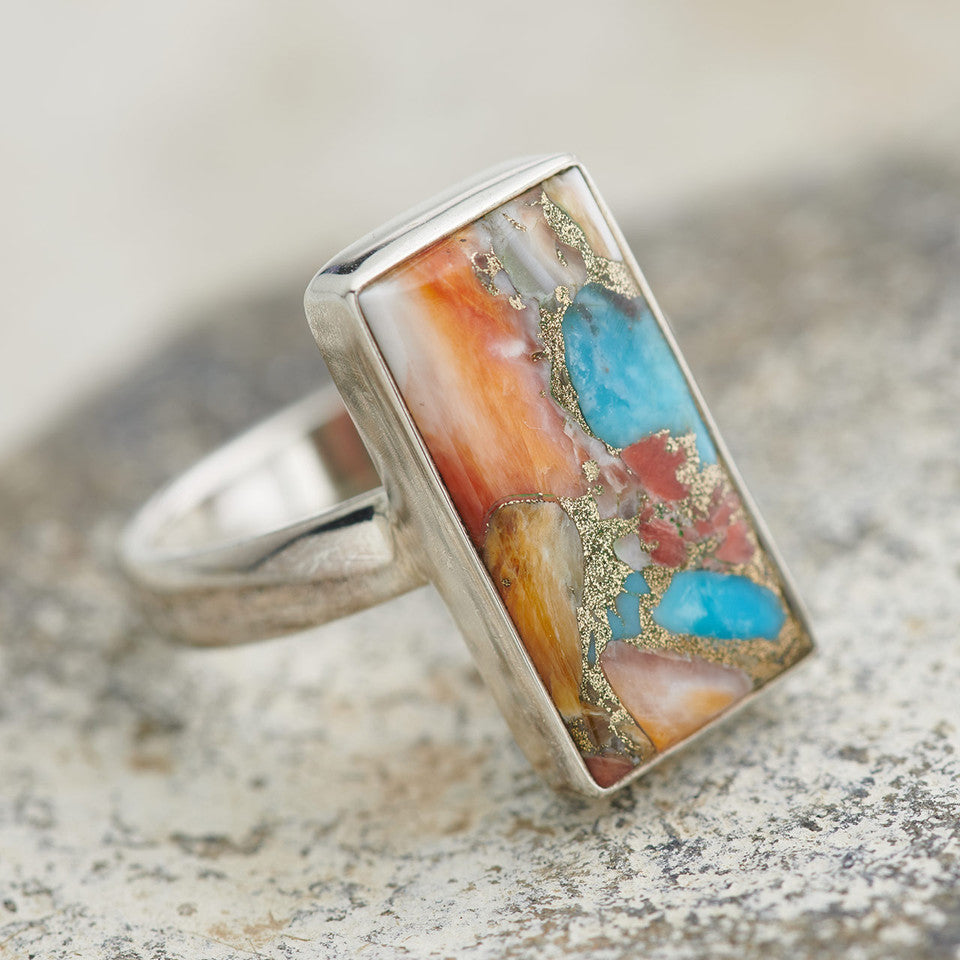 Spiny Turquoise promotes understanding, intuition, creativity, compassion, adaptability, security, joyfulness, serenity, insight, comfort, peace of mind, and protection. Dispels impatience, confusion, depression, and hopelessness.