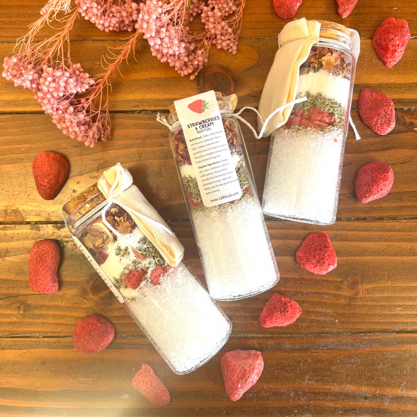 ‘Strawberries &amp; Cream&#39; Valentine&#39;s Day Bath Salt