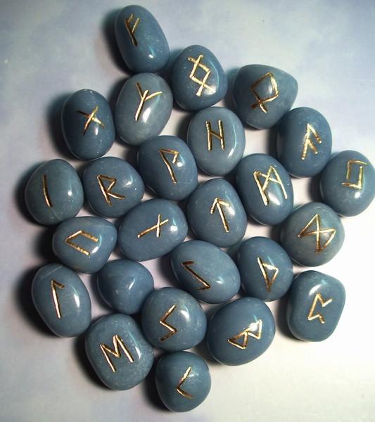 Angelite Rune Set of 25 – Runes for Intuition, Calm & Spiritual Practice
