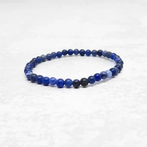 Sodalite assists us to perceive where we are on our life’s path, helping us with self-acceptance and increasing our self-esteem. It can reduce stress and anxiety and allow us to gain perspective on our problems. It allows us to move beyond the distraction of our concerns and stay focused on the moment. 