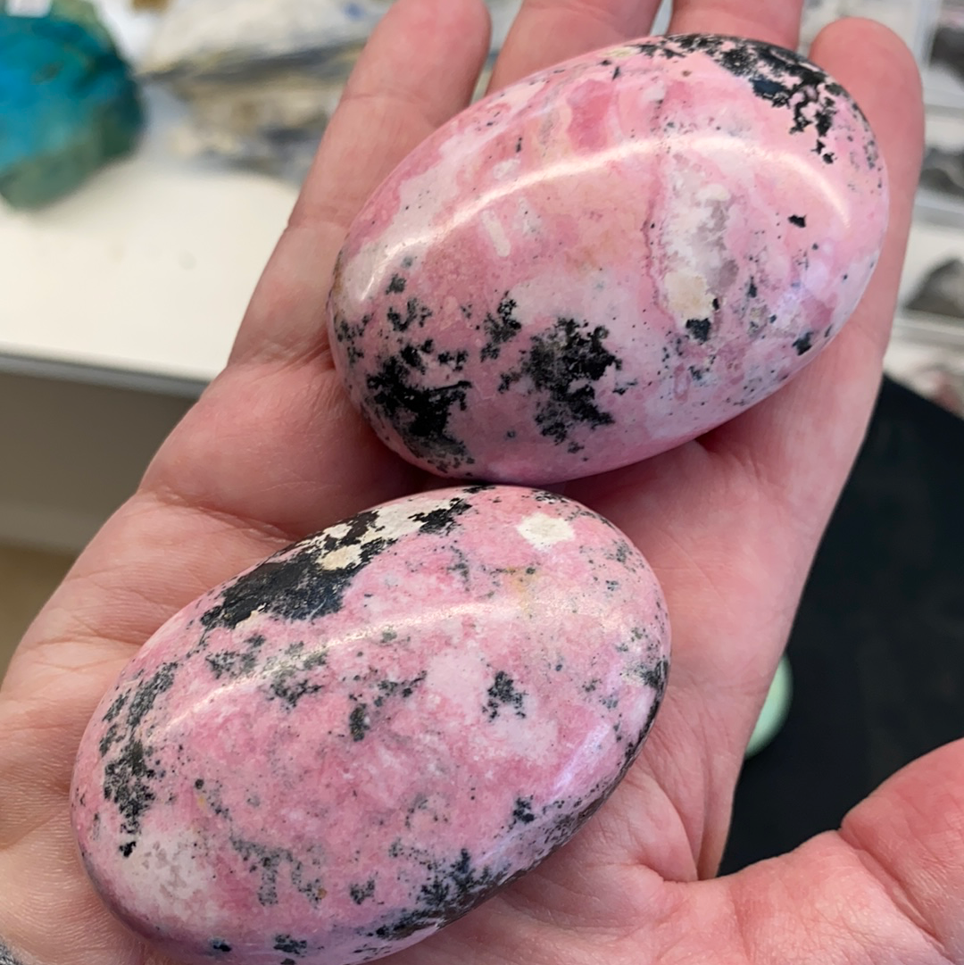 Premium Large Palm Stone - Assorted Styles