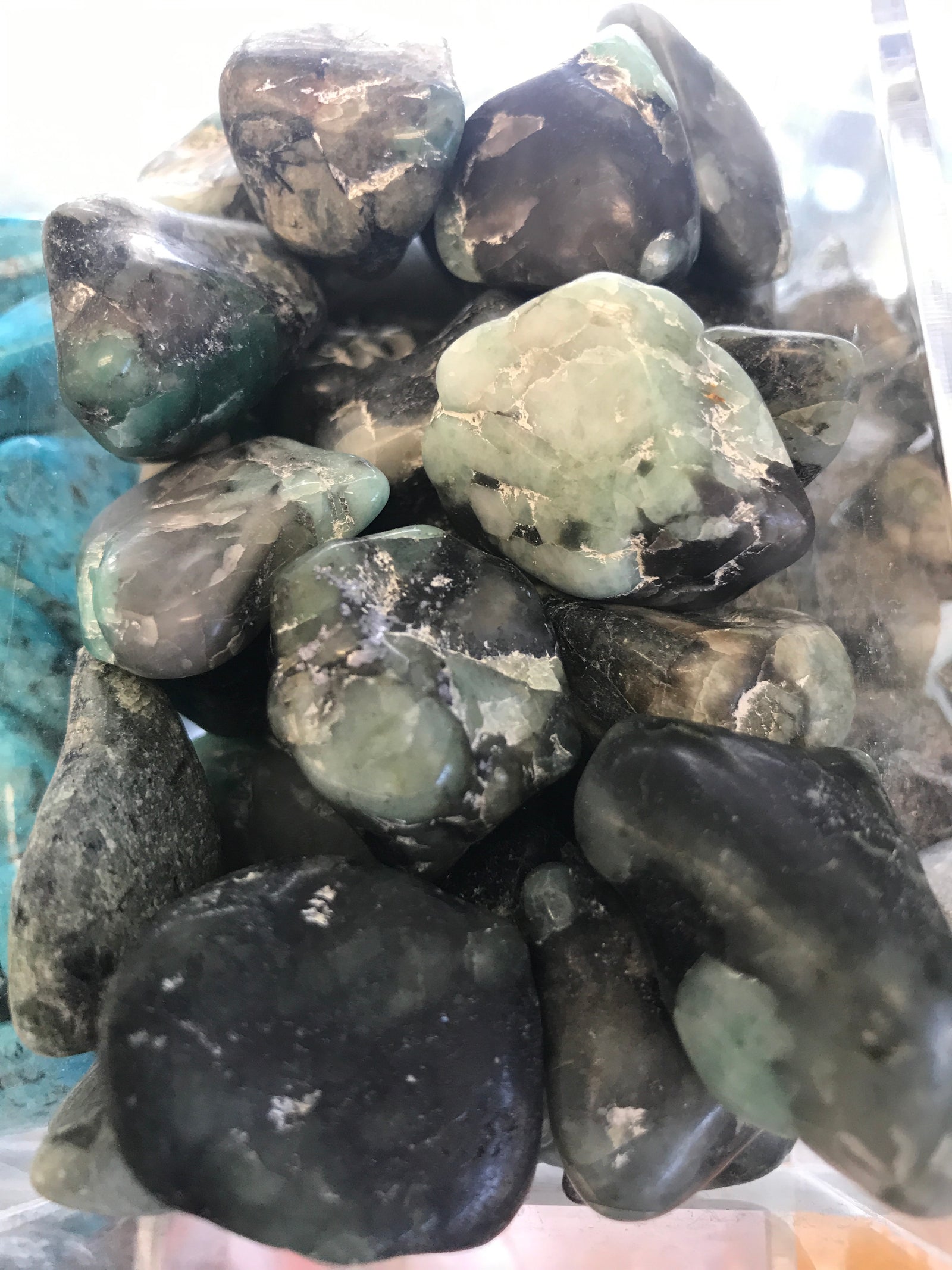 Emerald tumbled gemstone - Cast a Stone