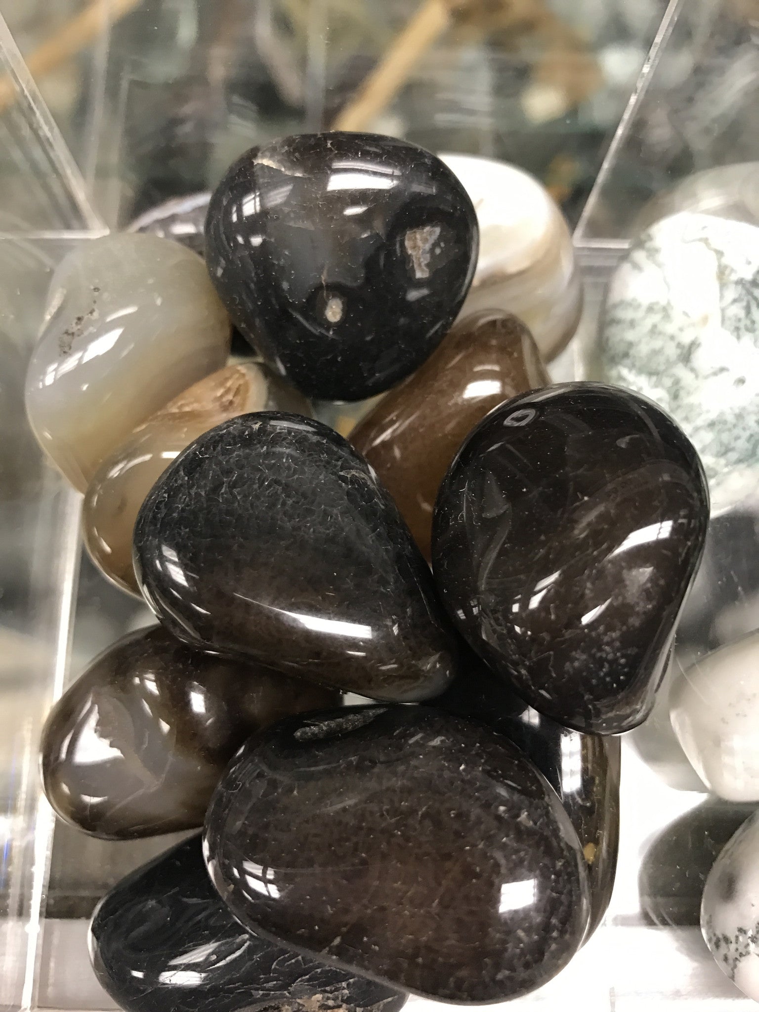 Agate (Black) tumbled single gemstone - Cast a Stone